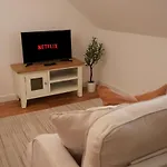 The Loft - King Bed, Central, Entire Apartment